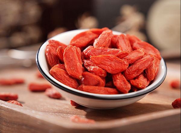 Soaking goji berry in the thermos ---- this is the true mysterious power from...